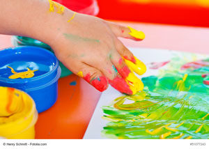 Kinderhand beim malen